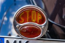 Ein hübsches Detail des sehr gut restaurierten Fahrzeugs ist die Bremsleuchte mit dem Wort STOP. • © ummeteck.de - Christian Schön